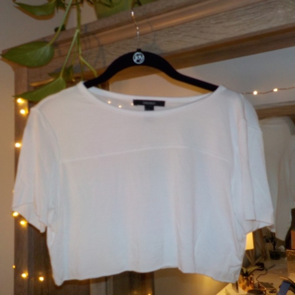 FOREVER 21 🌸 White Crop Top